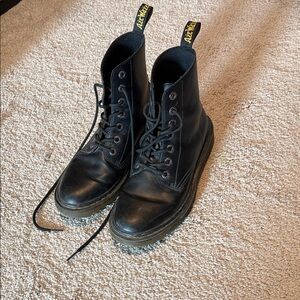 Dr Martens Women’s Boots SZ 8